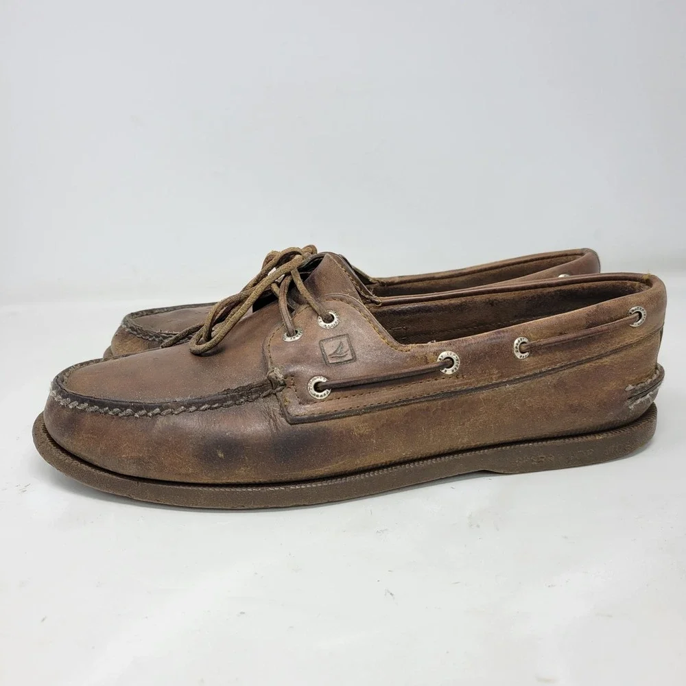 Sperry brand top